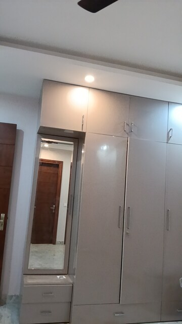Furnished Amenities in 3 BHK Builder Floor at Sector 14 – for Rent