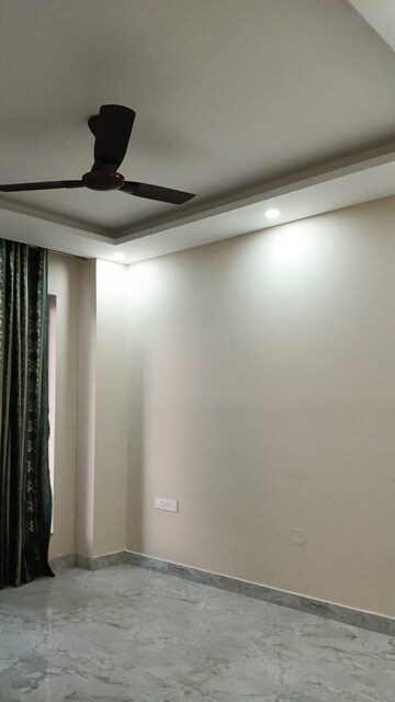 Building Lobby in 3 BHK Builder Floor at Sector 14 – for Rent