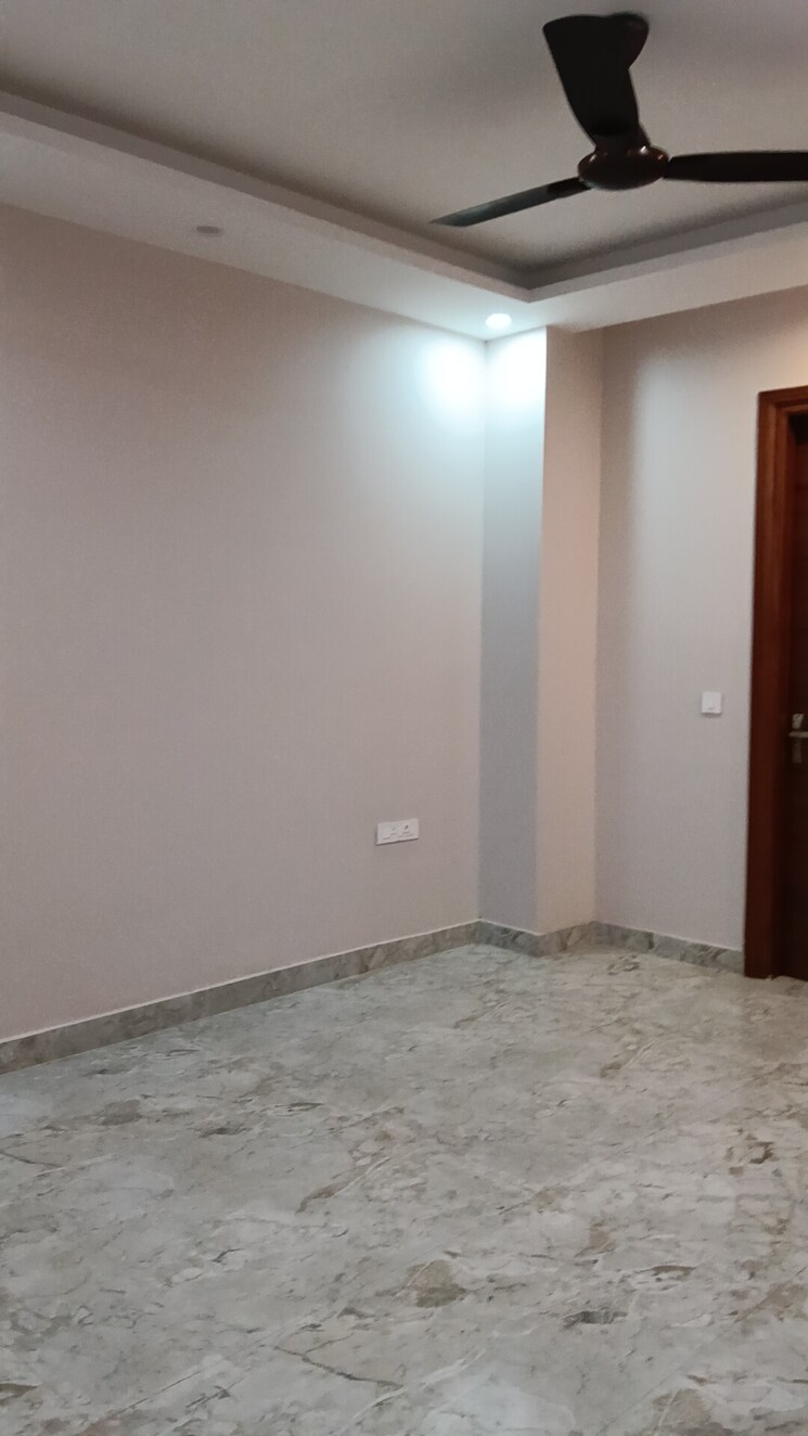 Room, sector 14 3 Bedroom 2000 Sq.Ft. Builder Floor In Sector 14 Gurgaon 8852405