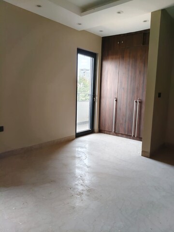 Room in 3 BHK Builder Floor at Sector 15 ii – for Rent
