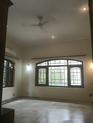 Room in 3 BHK Builder Floor at Iffco Colony – for Rent