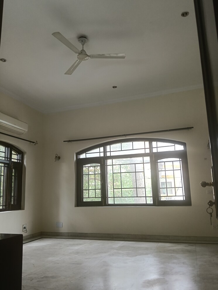 Room, iffco colony 3 Bedroom 3000 Sq.Ft. Builder Floor In Iffco Colony Gurgaon 8852411