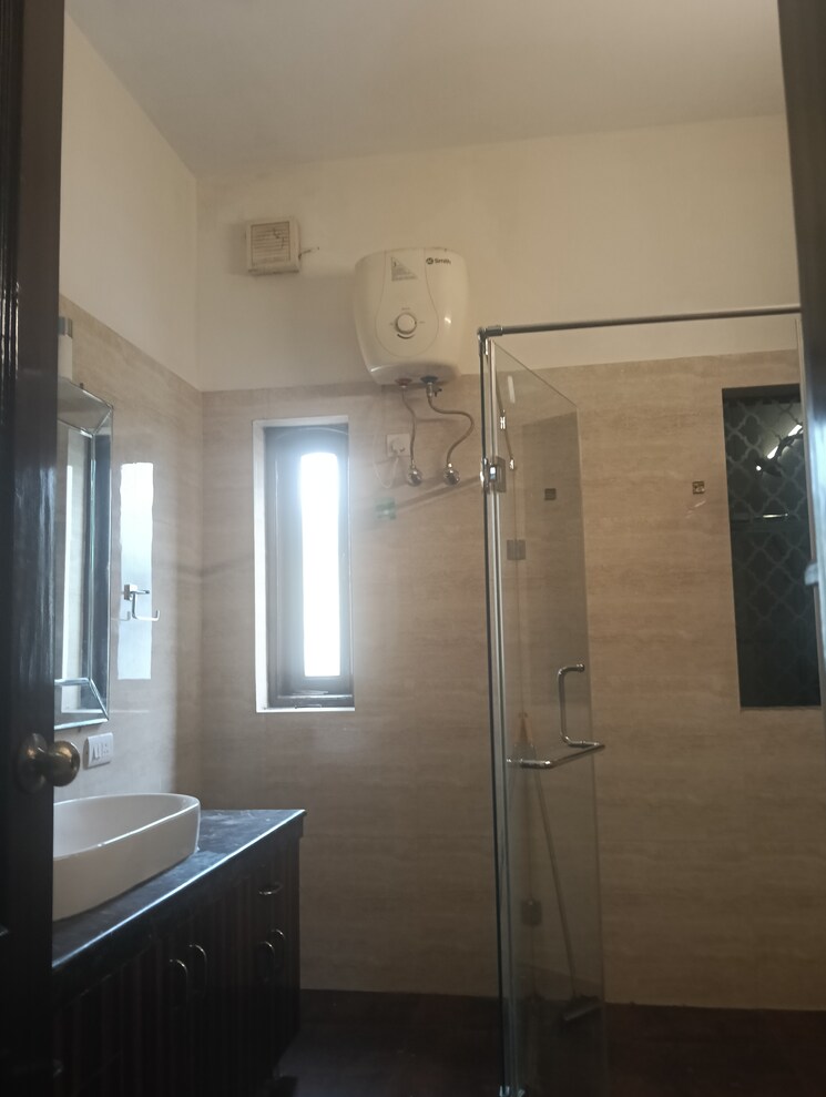 Bathroom, iffco colony 3 Bedroom 3000 Sq.Ft. Builder Floor In Iffco Colony Gurgaon 8852411