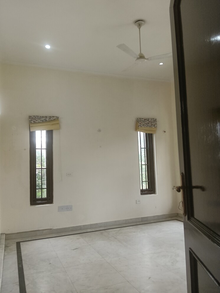 Room, iffco colony 3 Bedroom 3000 Sq.Ft. Builder Floor In Iffco Colony Gurgaon 8852411