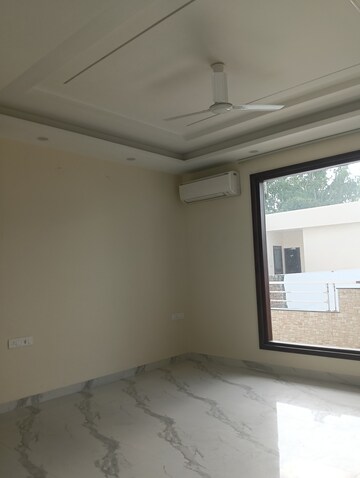 Room in 2 BHK Builder Floor at Iffco Colony – for Rent