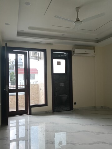 Room in 2 BHK Builder Floor at Iffco Colony – for Rent