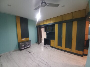 Room in 3 BHK Apartment at Kondapur – for Rent