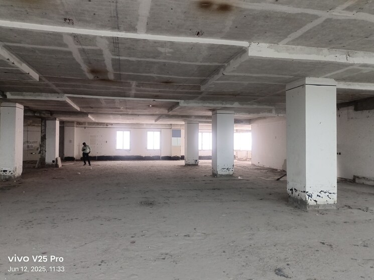  Parking, gomti nagar Commercial Office Space 10000 Sq.Ft. In Gomti Nagar Lucknow 8852456