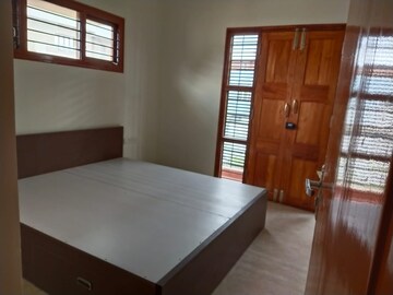 Bedroom in 2 BHK Apartment at Halasuru – for Rent