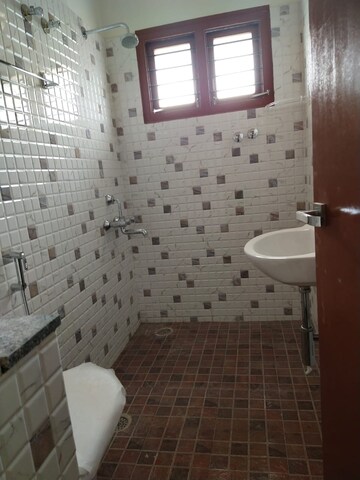 Bathroom in 2 BHK Apartment at Halasuru – for Rent