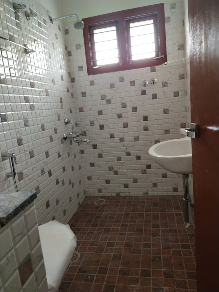 Bathroom, halasuru 2 Bedroom 1000 Sq.Ft. Apartment In Halasuru Bangalore 8852474