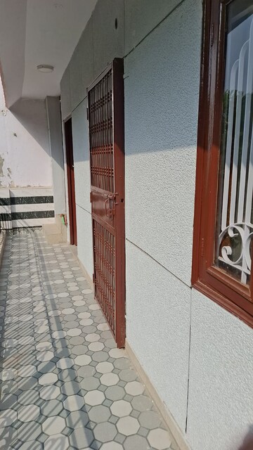 Building Lobby in 4 BHK Builder Floor at RWA Apartments, Sector 31 – for Rent
