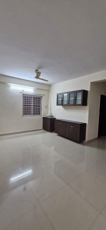 Room in 3 BHK Builder Floor at Kondapur – for Rent
