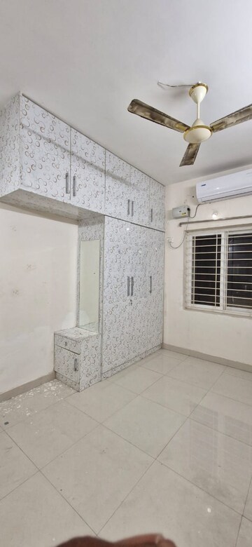 Room in 3 BHK Builder Floor at Kondapur – for Rent