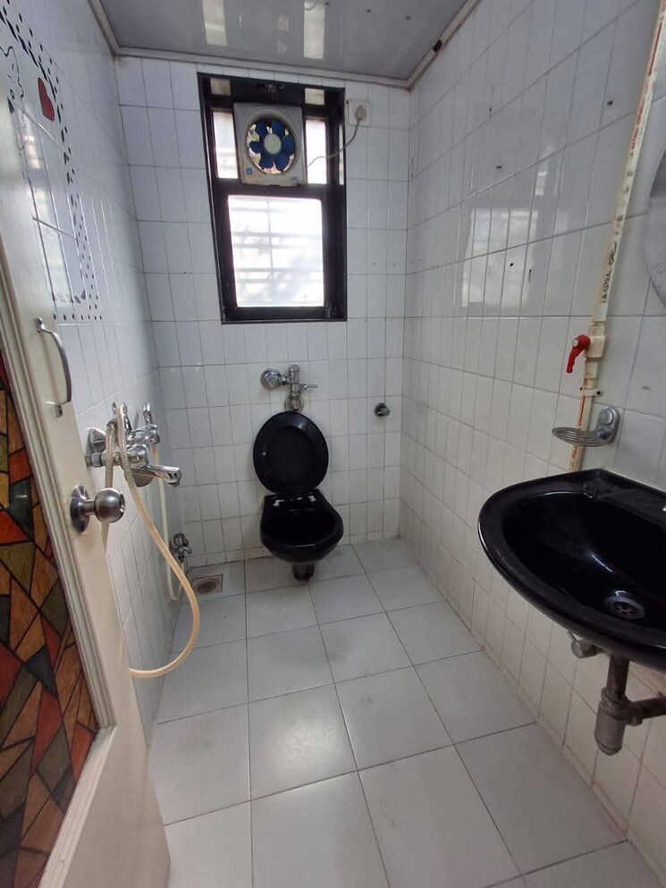 Bathroom, gokuldham colony Pg For Boys & Girls In Gokuldham Colony 8852495
