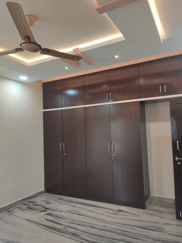 Bedroom in 3 BHK Builder Floor at Kondapur – for Rent