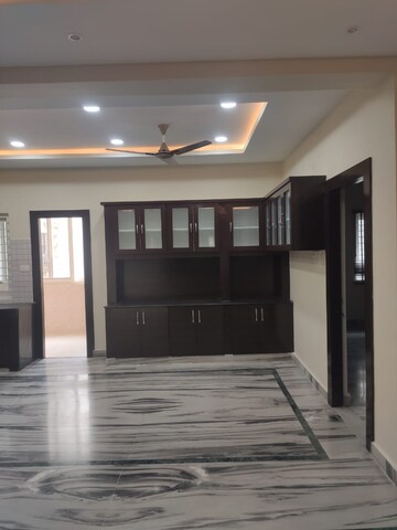Room in 3 BHK Builder Floor at Kondapur – for Rent