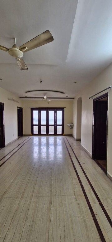 Room in 3 BHK Builder Floor at Kondapur – for Rent