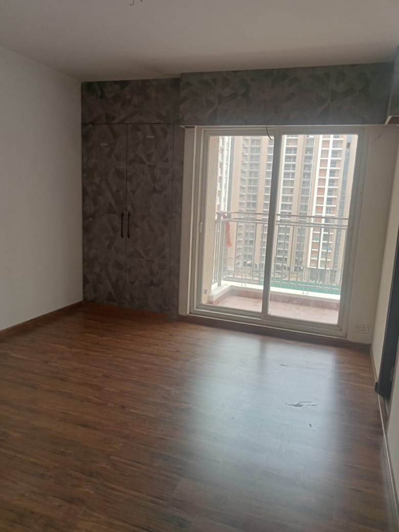3.5 BHK + Servant Room Apartment For Rent in Omaxe Waterscapes