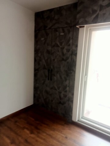Room in 3.5 BHK Apartment at Omaxe Waterscapes, Gomti Nagar – for Rent