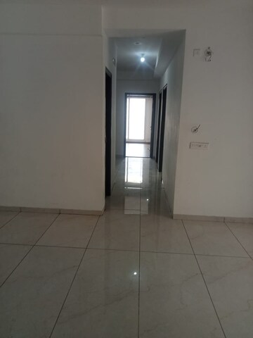 Building Lobby in 3.5 BHK Apartment at Omaxe Waterscapes, Gomti Nagar – for Rent