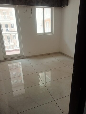 Bathroom in 3.5 BHK Apartment at Omaxe Waterscapes, Gomti Nagar – for Rent