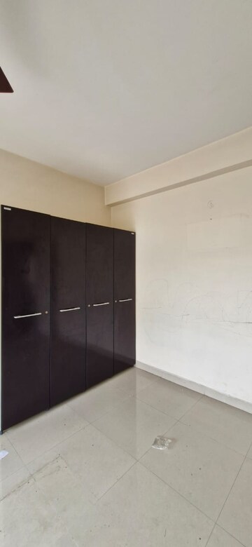 Room in 3 BHK Builder Floor at Kondapur – for Rent
