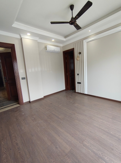 3 BHK + Servant Room Builder Floor For Rent in Unitech South City II