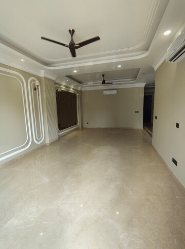 Room in 3 BHK Builder Floor at Unitech South City II, Sector 50 – for Rent
