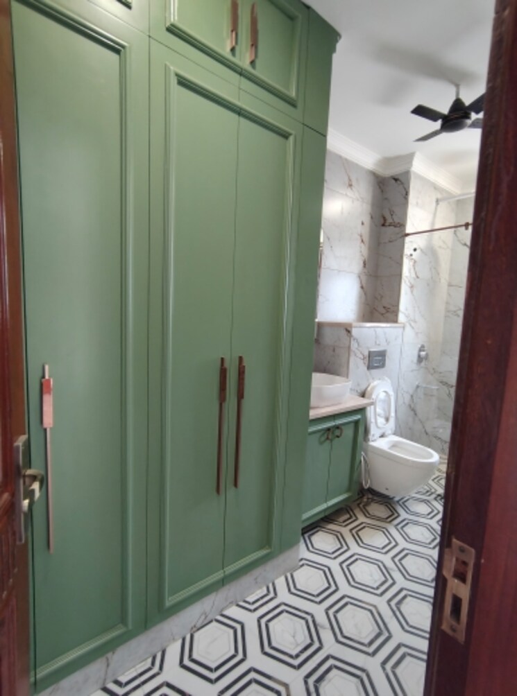 Bathroom, unitech-south-city-ii 3 Bedroom 1850 Sq.Ft. Builder Floor In Sector 50 Gurgaon 8852569