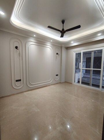 Room in 3 BHK Builder Floor at Unitech South City II, Sector 50 – for Rent