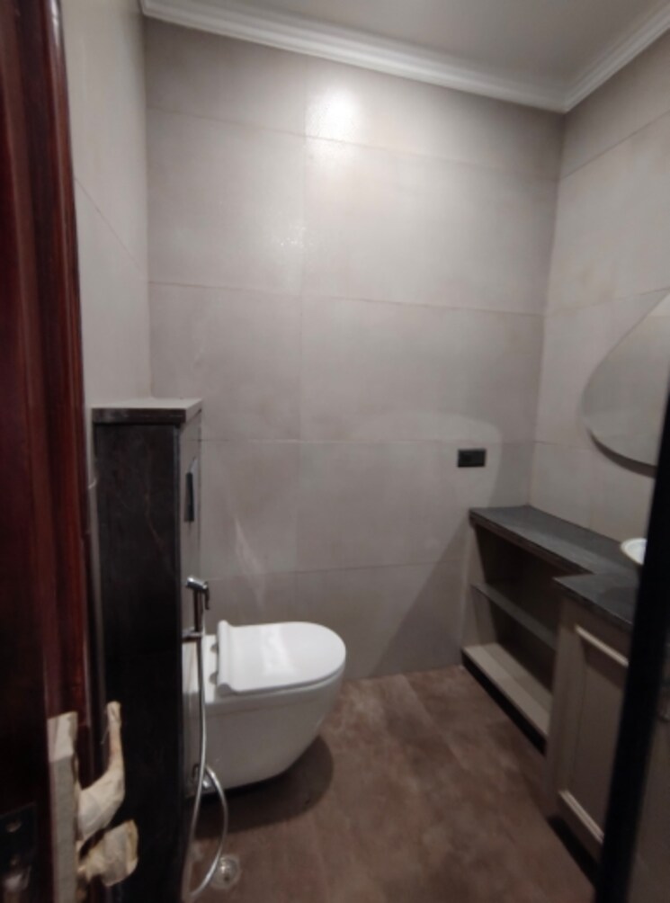 Bathroom, unitech-south-city-ii 3 Bedroom 1850 Sq.Ft. Builder Floor In Sector 50 Gurgaon 8852569