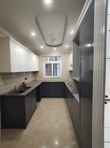 Building Lobby in 3 BHK Builder Floor at Unitech South City II, Sector 50 – for Rent