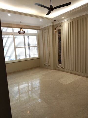 Room in 3 BHK Builder Floor at Unitech South City II, Sector 50 – for Rent