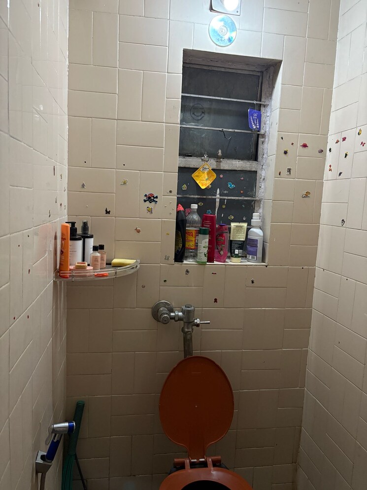 Bathroom, koregaon park 1 Bedroom 500 Sq.Ft. Apartment In Koregaon Park Pune 8852578