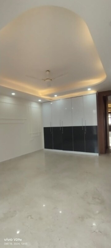 Room in 3 BHK Builder Floor at SS Mayfield Gardens, Sector 51 – for Rent