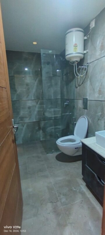 Bathroom in 3 BHK Builder Floor at SS Mayfield Gardens, Sector 51 – for Rent