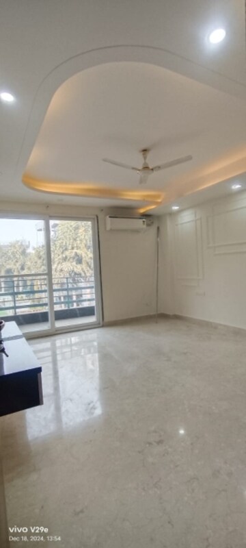 Room in 3 BHK Builder Floor at SS Mayfield Gardens, Sector 51 – for Rent