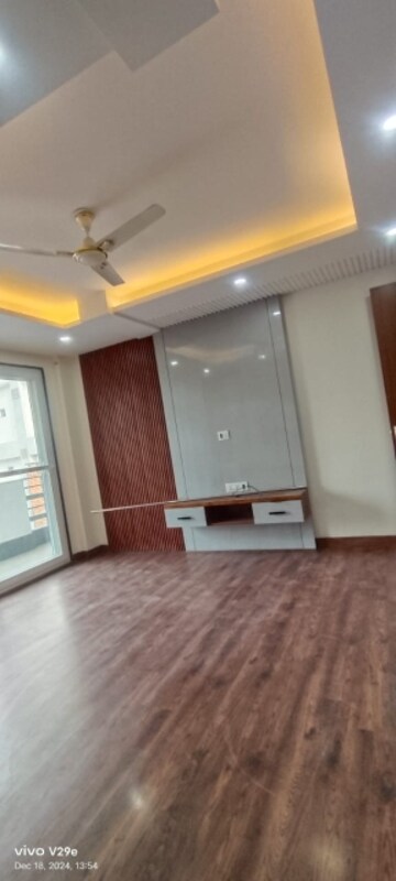 Furnished Amenities in 3 BHK Builder Floor at SS Mayfield Gardens, Sector 51 – for Rent
