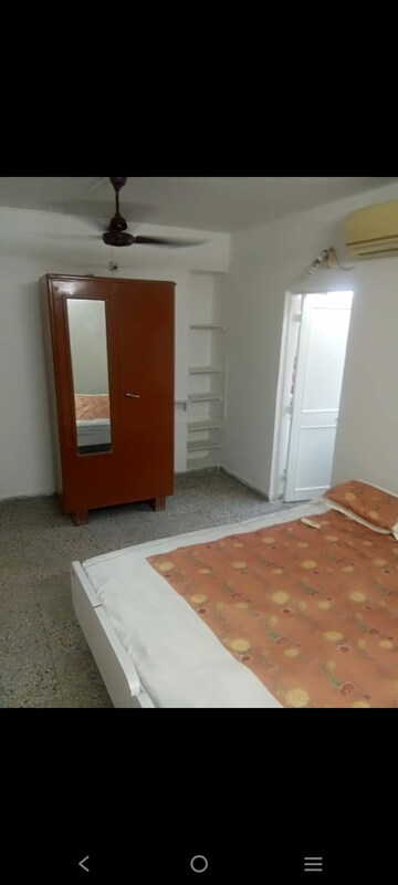 Room in 2 BHK Apartment at Simandhar Parth Indraprasth Tower, Vastrapur – for Rent