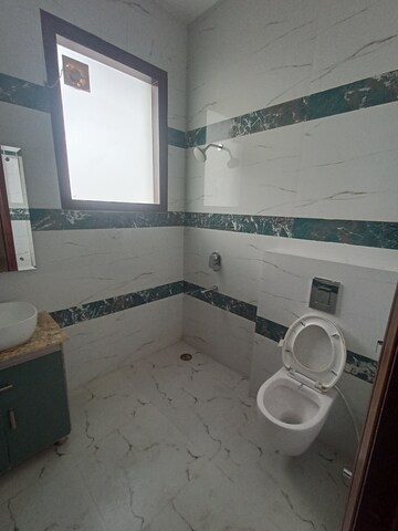 Team Area in 3 BHK Builder Floor at Sector 15 – for Rent