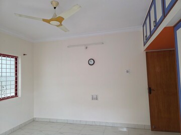 Room in 2.5 BHK Apartment at Hemanth Orange Apartment, Cv Raman Nagar – for Rent