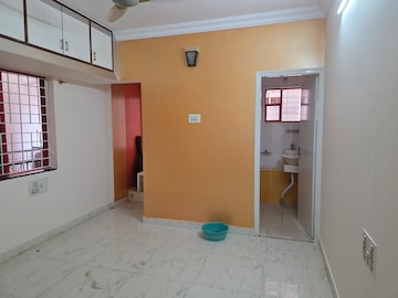Room in 2.5 BHK Apartment at Hemanth Orange Apartment, Cv Raman Nagar – for Rent