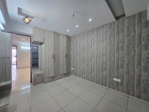 Room in 3 BHK Apartment at Sector 20 – for Sale