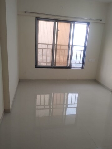 Room in 1 BHK Apartment at Kolte Patil Vaayu, Dahisar West – for Rent