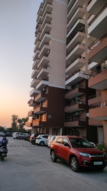 2 BHK Apartment – Exterior View View at Sector 33 - for Rent