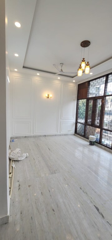 Room in 4 BHK Builder Floor at East Of Kailash – for Rent