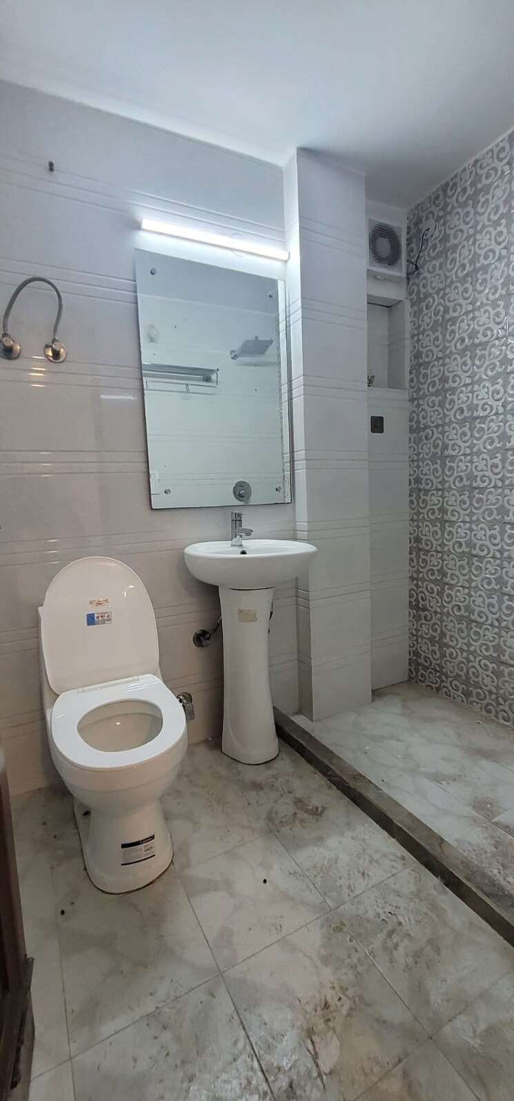 Bathroom, east of kailash 4 Bedroom 2600 Sq.Ft. Builder Floor In East Of Kailash Delhi 8852876