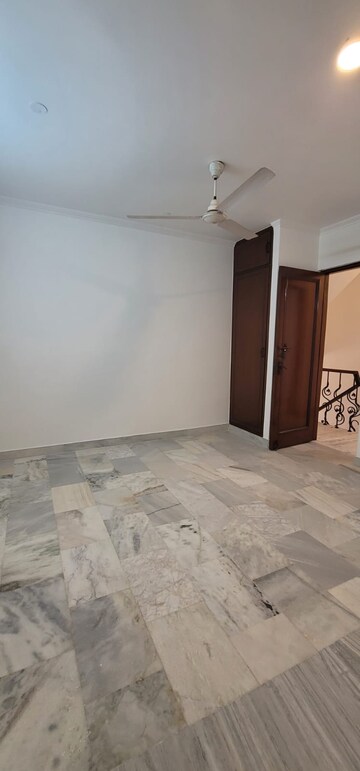 Room in 4 BHK Builder Floor at East Of Kailash – for Rent