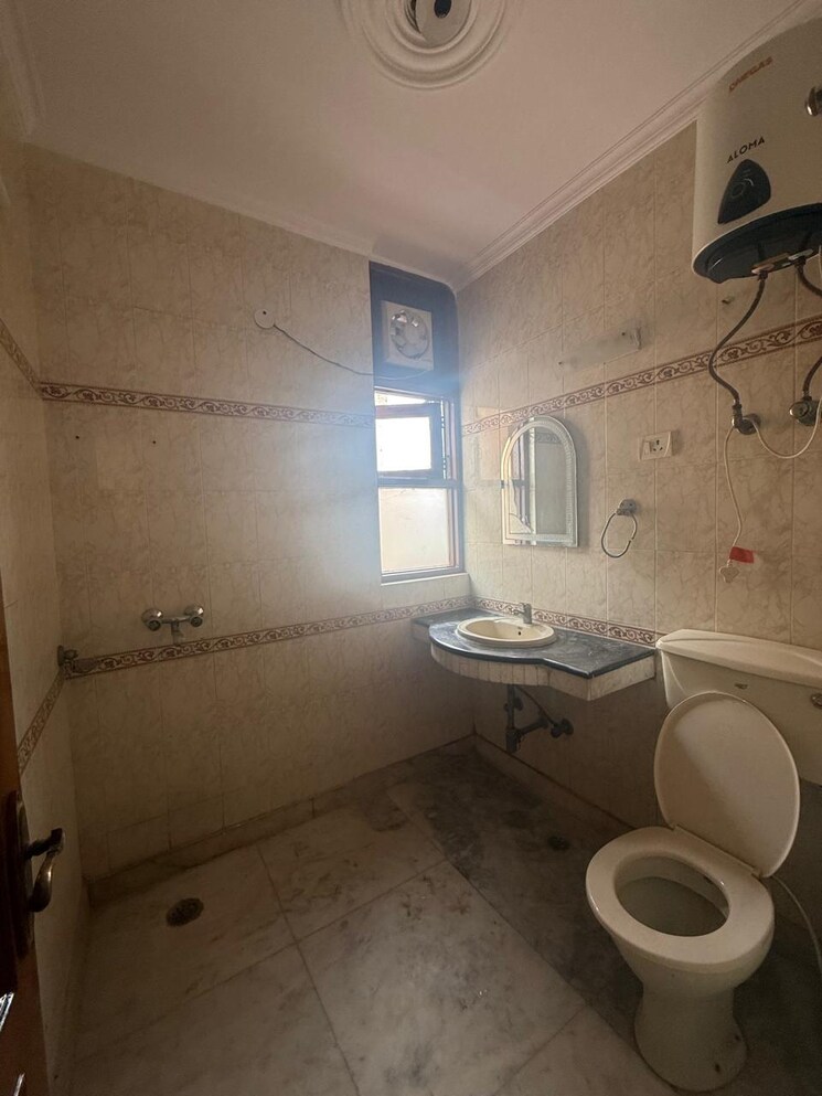 Bathroom, kalkaji 2 Bedroom 1300 Sq.Ft. Builder Floor In Kalkaji Delhi 8852895